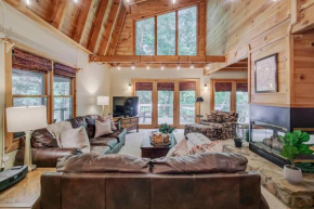 Stunning 4BR 3BA Cabin - Lakes, Hot Tub, Fireplace